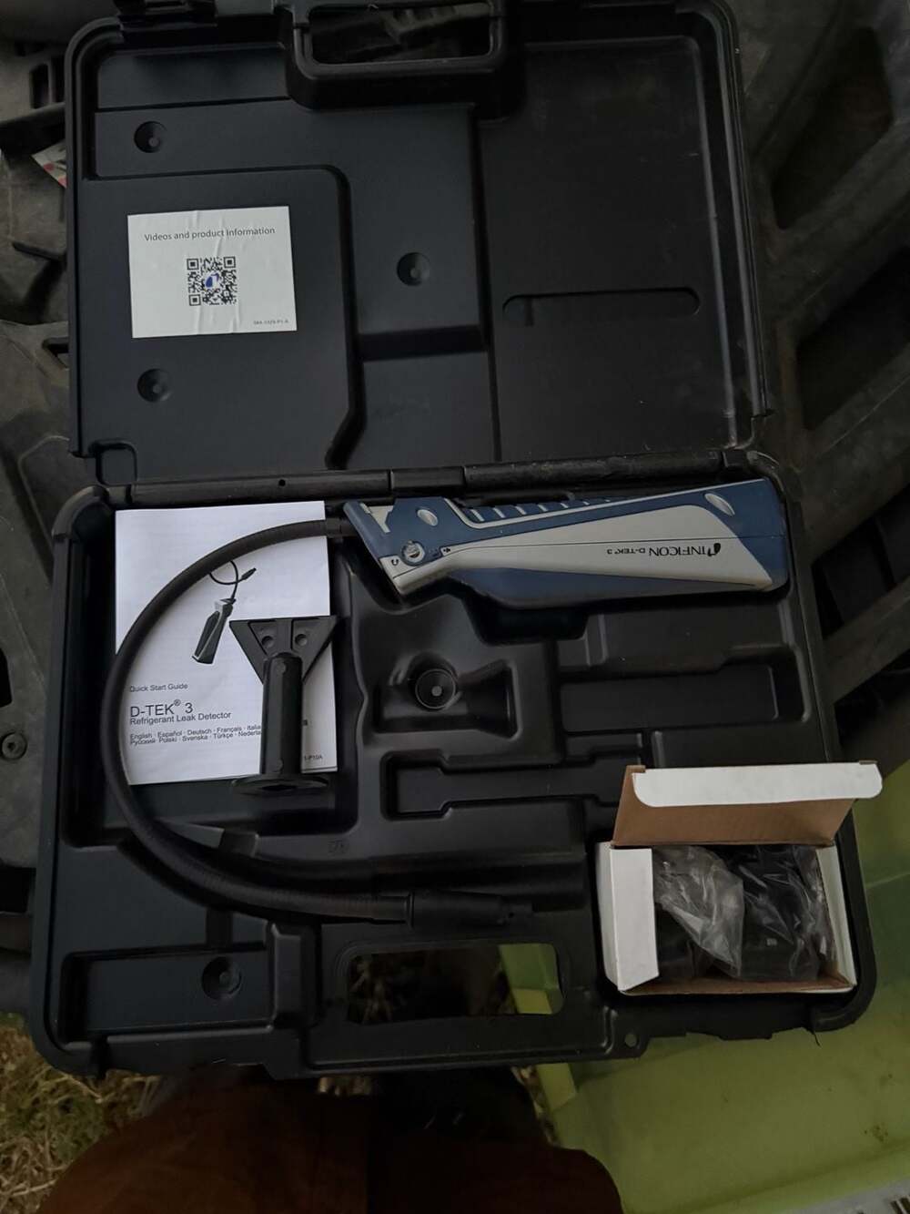 INFICON D-TEK 3 Refrigerant Leak Detector with Case